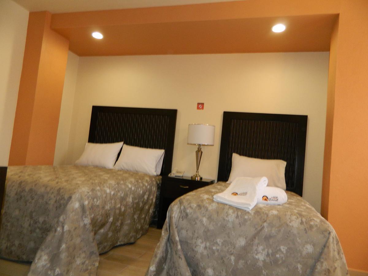 Hotel Plaza Bernal Ngoại thất bức ảnh