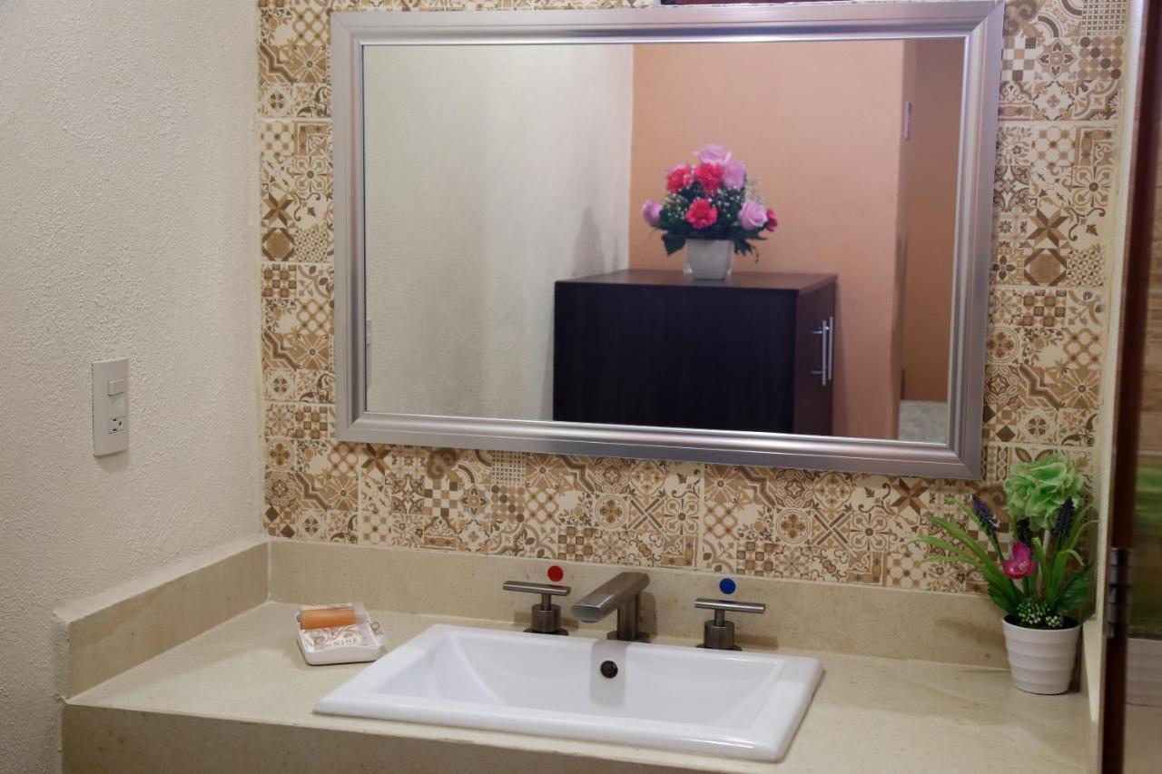 Hotel Plaza Bernal Ngoại thất bức ảnh