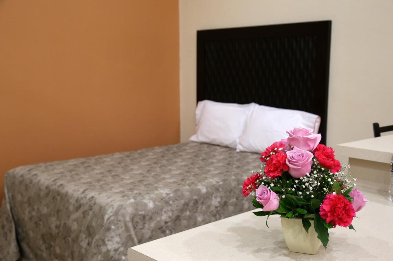 Hotel Plaza Bernal Ngoại thất bức ảnh