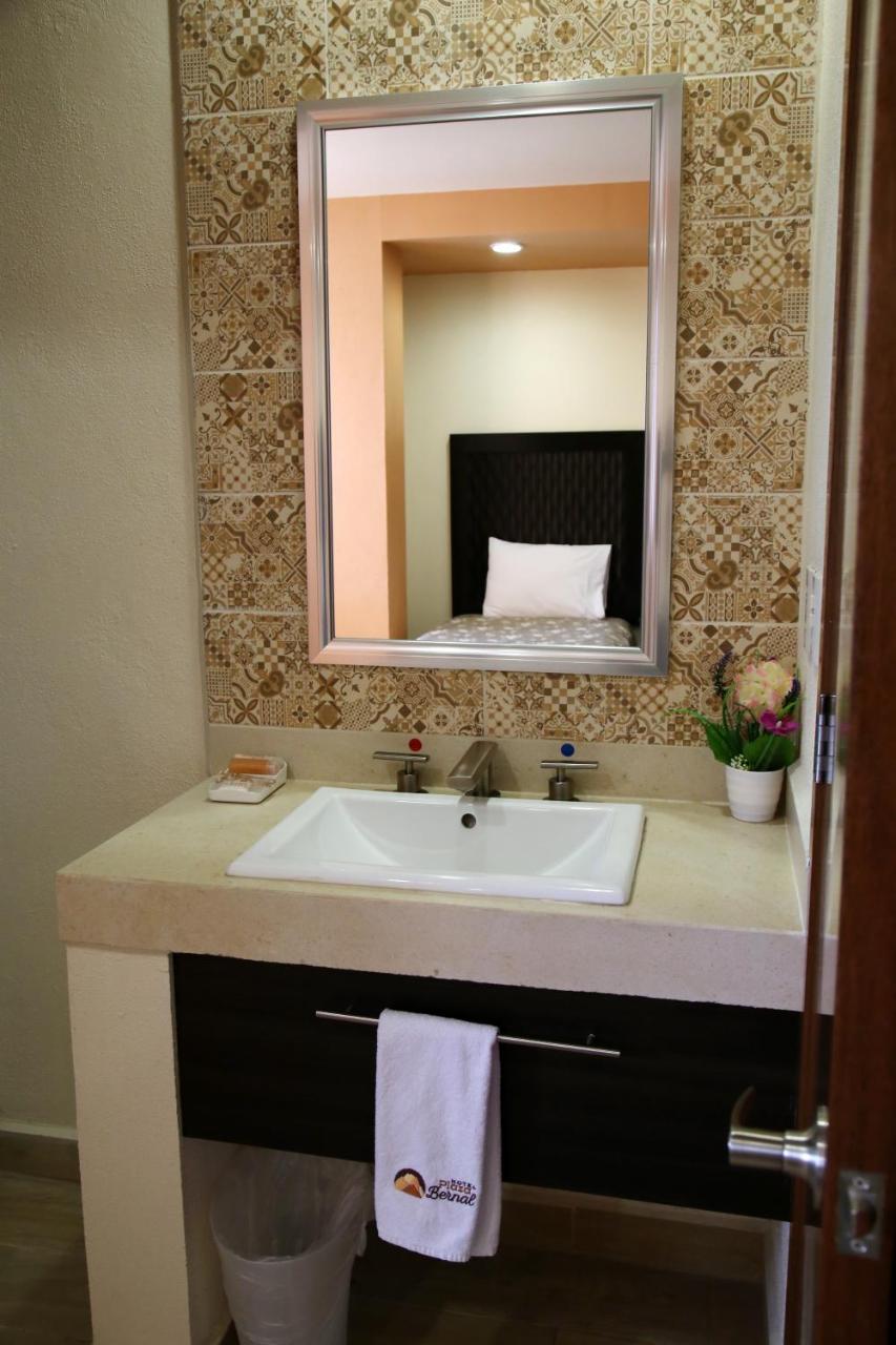 Hotel Plaza Bernal Ngoại thất bức ảnh